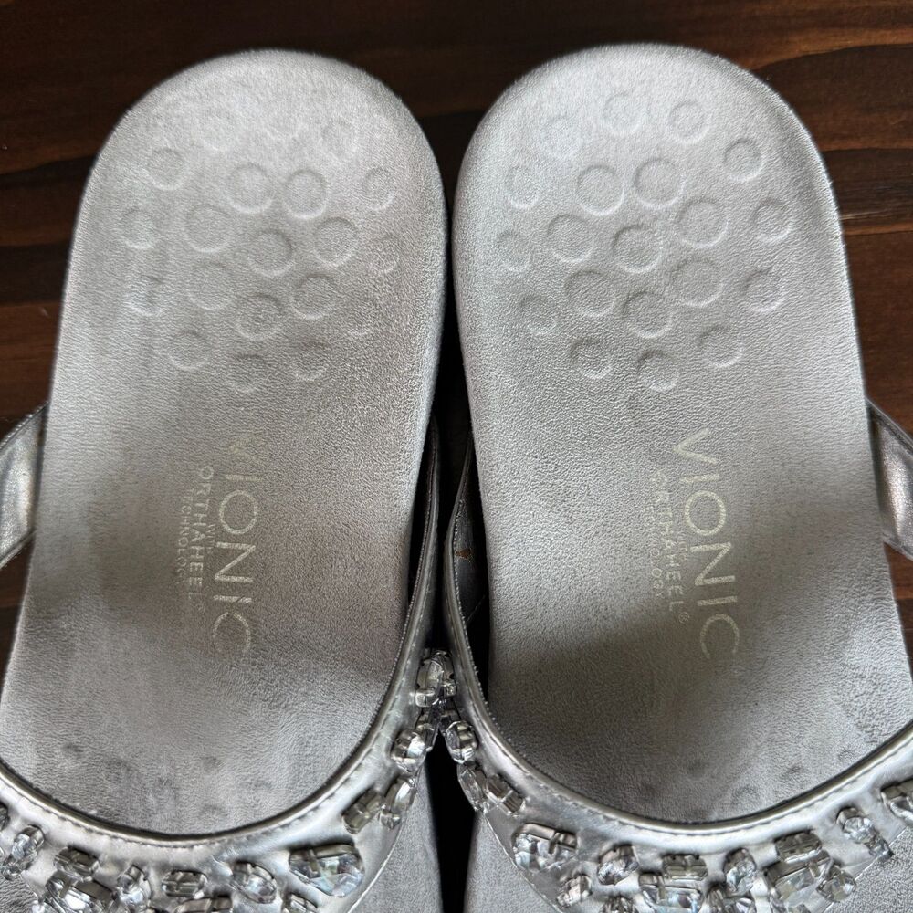Vionic Floriana sandals Women's Pearl Beaded Metallic Silver Slip On Size 9 - Picture 5 of 9